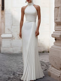 Elegancka plisowana satynowa suknia wieczorowa z dekoltem halter