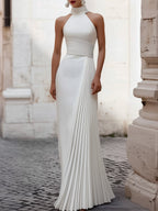 Elegancka plisowana satynowa suknia wieczorowa z dekoltem halter