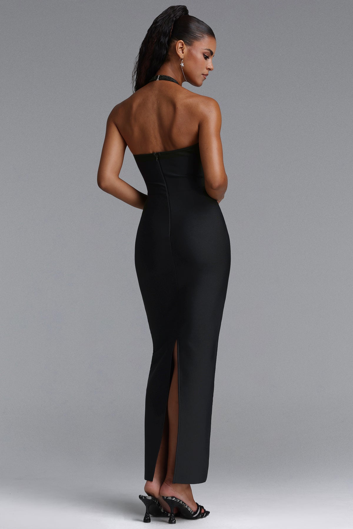 Czarna sukienka maxi bandage halter elegancka dopasowana wieczorowa