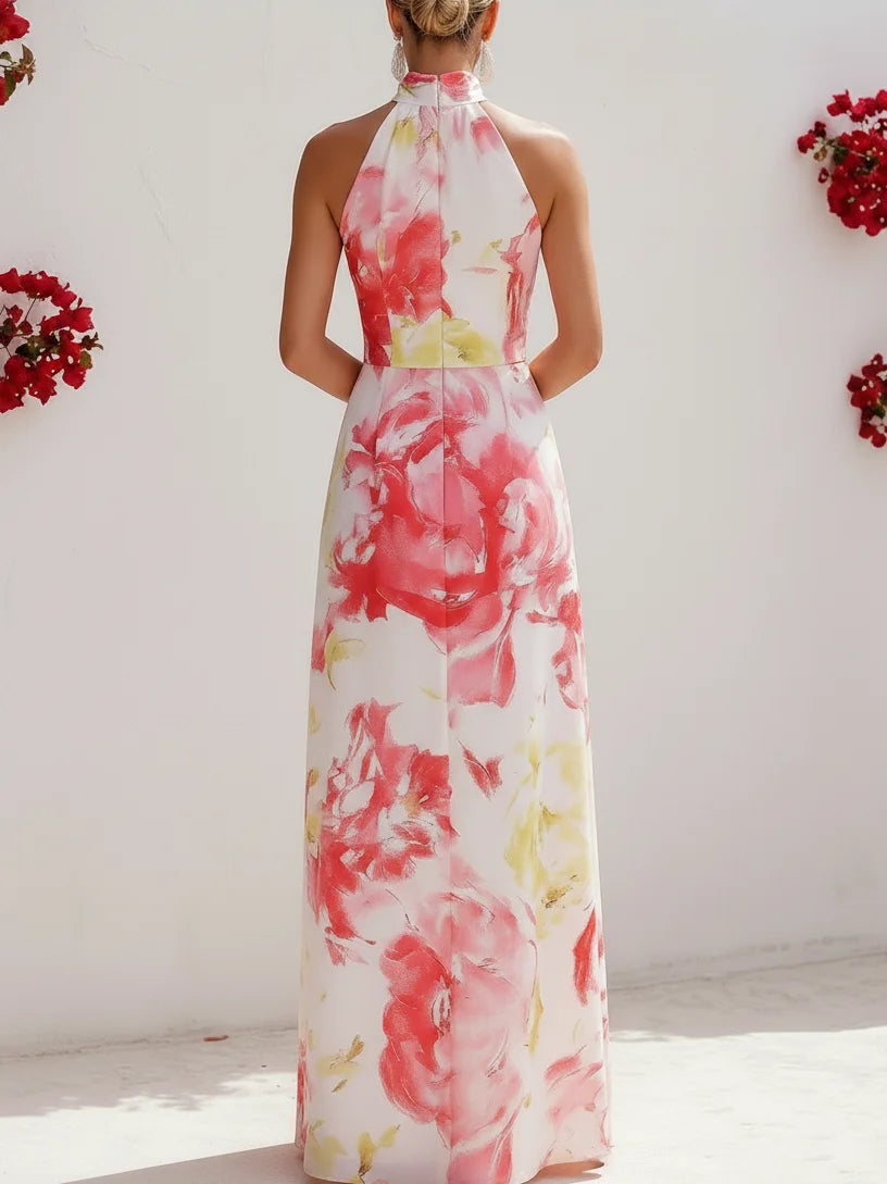 Różowa satynowa sukienka maxi w kwiaty z dekoltem halter