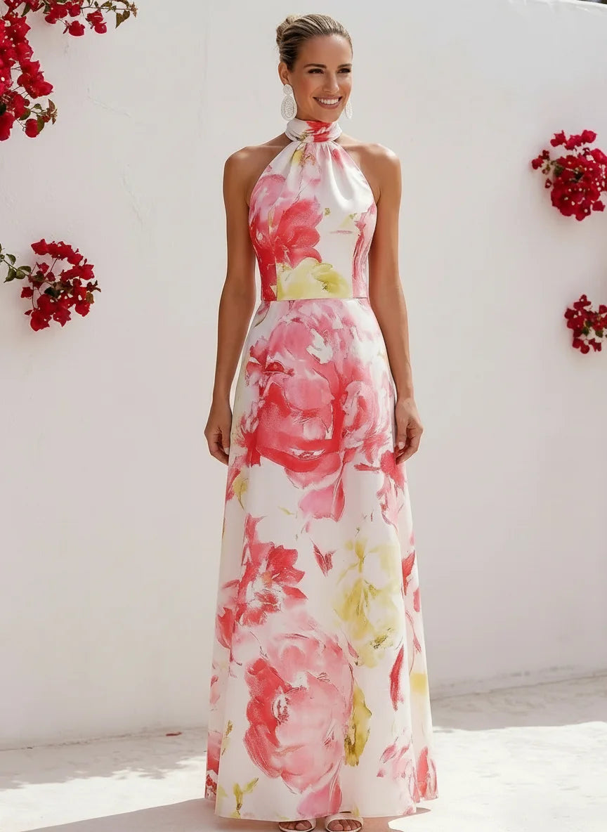 Różowa satynowa sukienka maxi w kwiaty z dekoltem halter