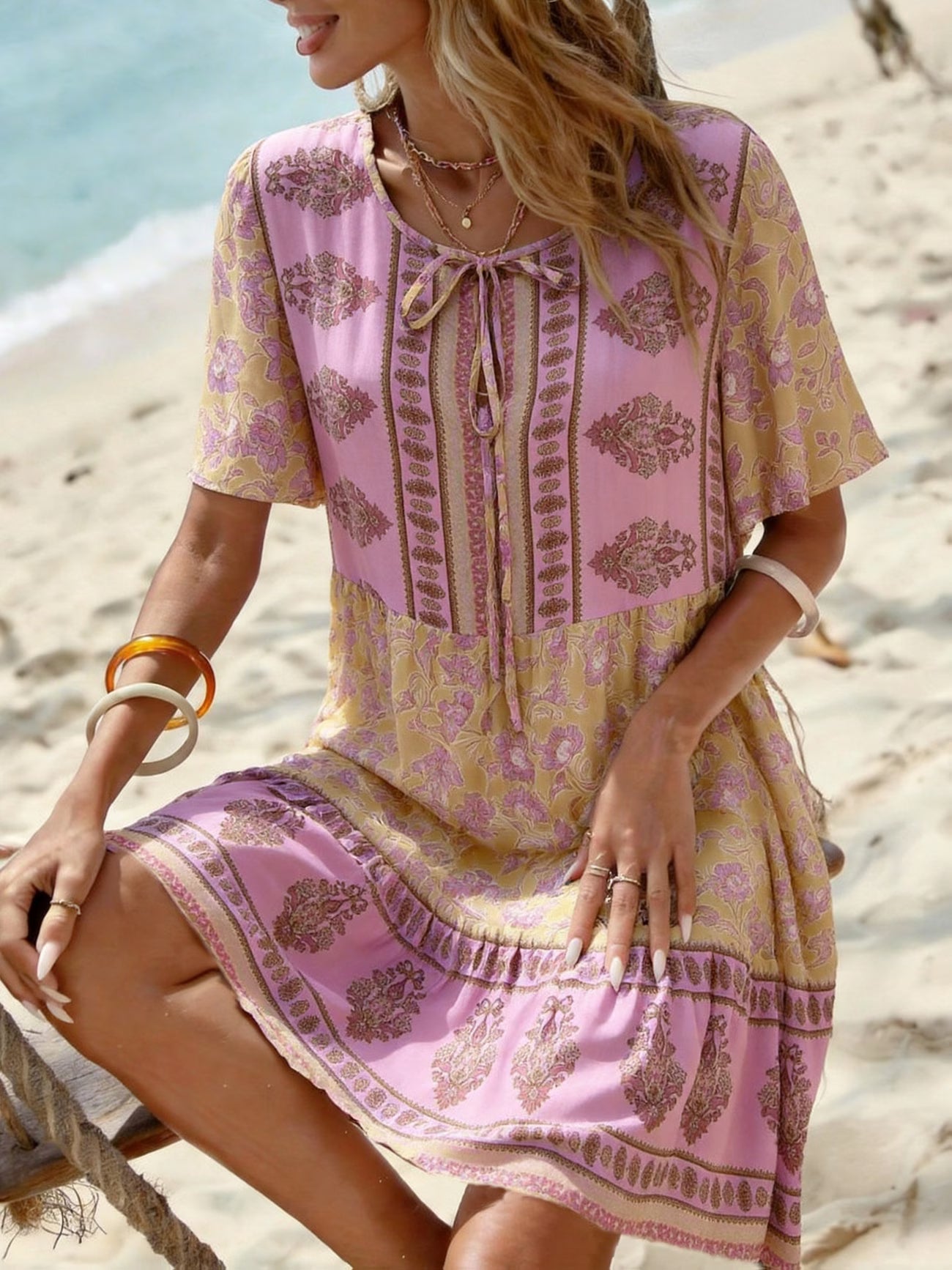 WZORZYSTA SUKIENKA MINI W STYLU BOHO