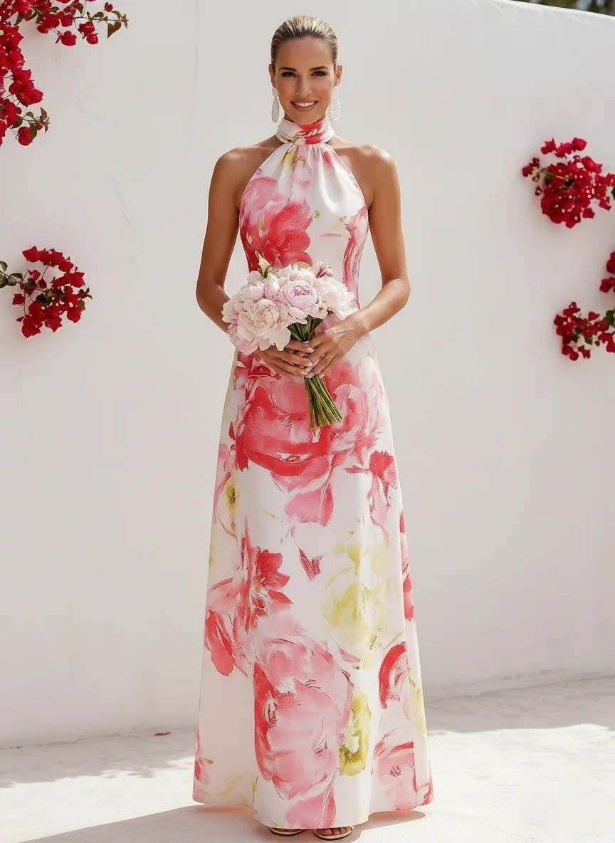 Różowa satynowa sukienka maxi w kwiaty z dekoltem halter
