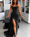 Czarna sukienka wieczorowa maxi z koronkowym gorsetem i wysokim rozcięciem
