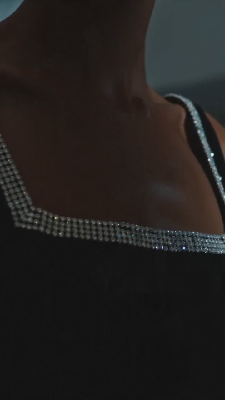 Czarna sukienka midi bodycon z kwadratowym dekoltem