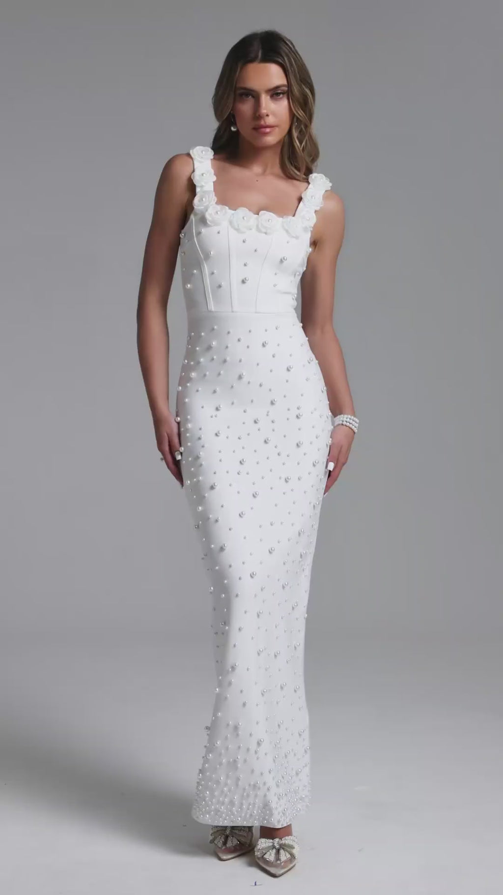 SUKIENKA MAXI SHEA ELEGANT CONTOUR SQUARE NECK Z PERŁAMI I BANDAGE