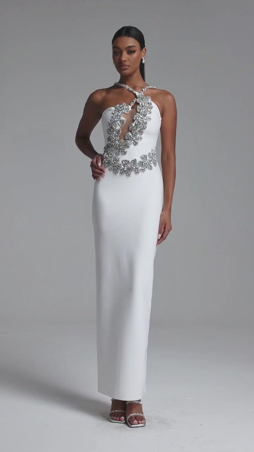 SUKIENKA MAXI VERONIC GLAMOROUS CONTOUR HALTER CUT OUT Z KRYSZTAŁKAMI I UKRYTYM BANDAGE