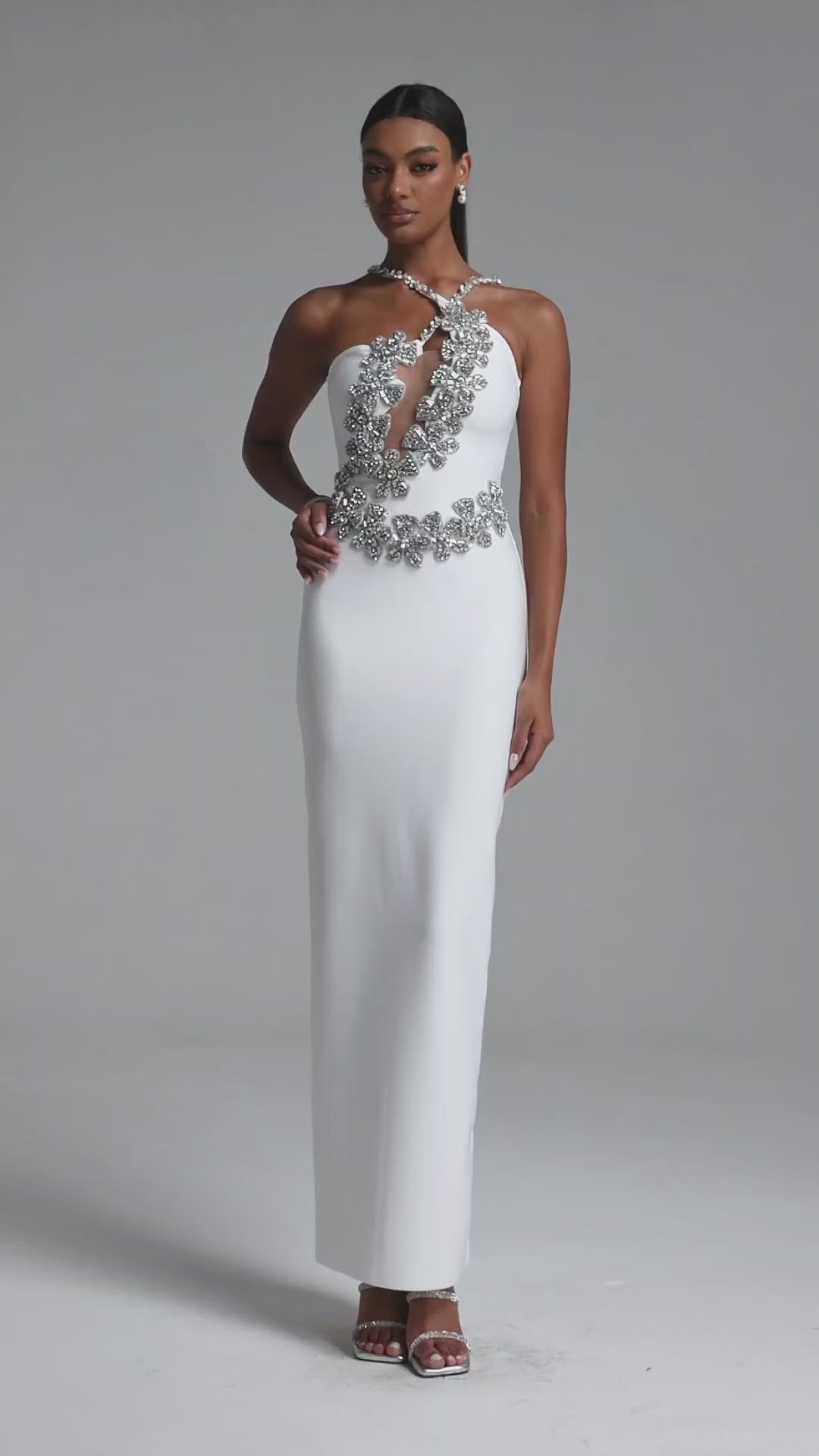 SUKIENKA MAXI VERONIC GLAMOROUS CONTOUR HALTER CUT OUT Z KRYSZTAŁKAMI I UKRYTYM BANDAGE